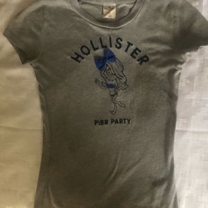2 T-shirts Hollister  and Aero T-shirts